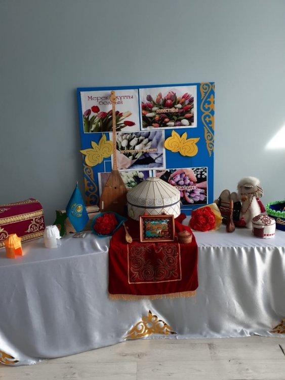 "Казахские национальные предметы" оформление фойе