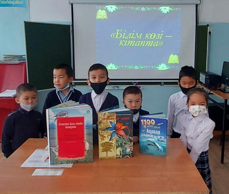 "Дүниежүзілік кітап және авторлық құқық күні" тақырыбында өткен  сынып сағаттары