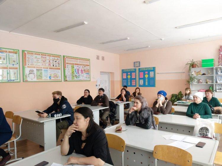 Ата-аналармен "қорытынды аттестаттауға дайындық", "ҰБТ-ға дайындық"тақырыбына кәсіби бағдар беру жұмысы